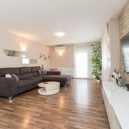Ana - Happy Appartement Privlaka (Zadar)